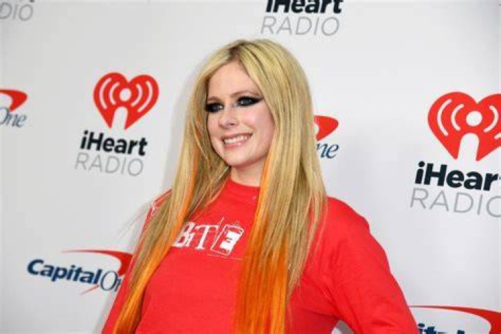Avril Lavigne explains why she always does her own makeup The Independent