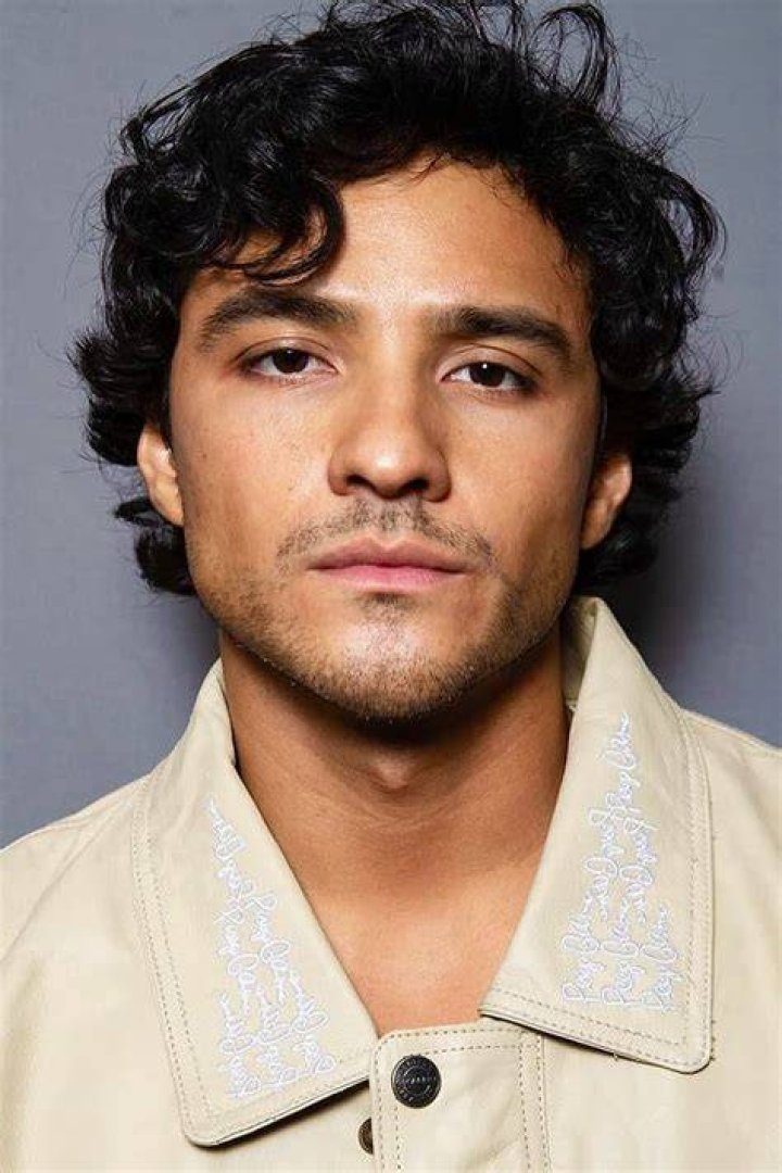 Brandon Perea (Actor) Wiki, Biography, Age, Girlfriends, Family, Facts