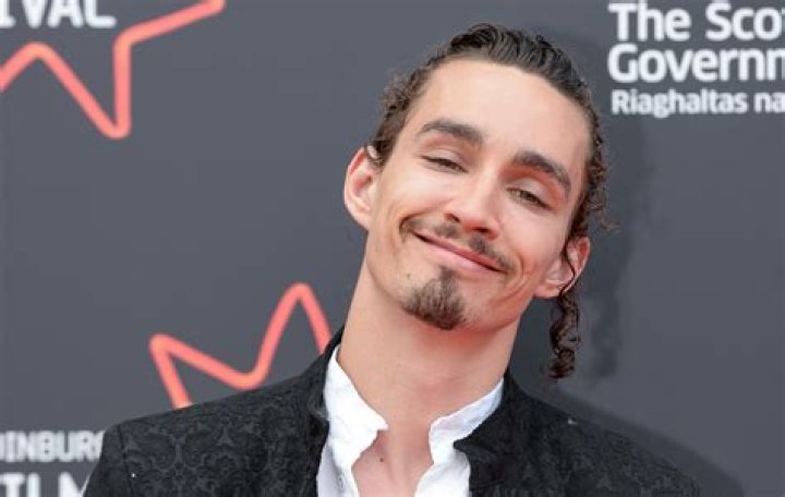Does Robert Sheehan Have a Wife? Inside &lsquo;The Umbrella Academy&rsquo; Star&rsquo;s