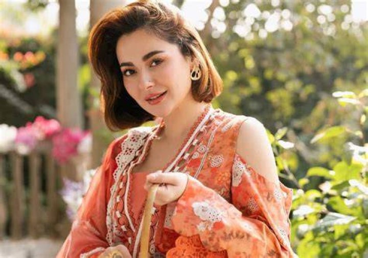 Hania Aamir's Latest Beautiful Pictures Reviewit.pk