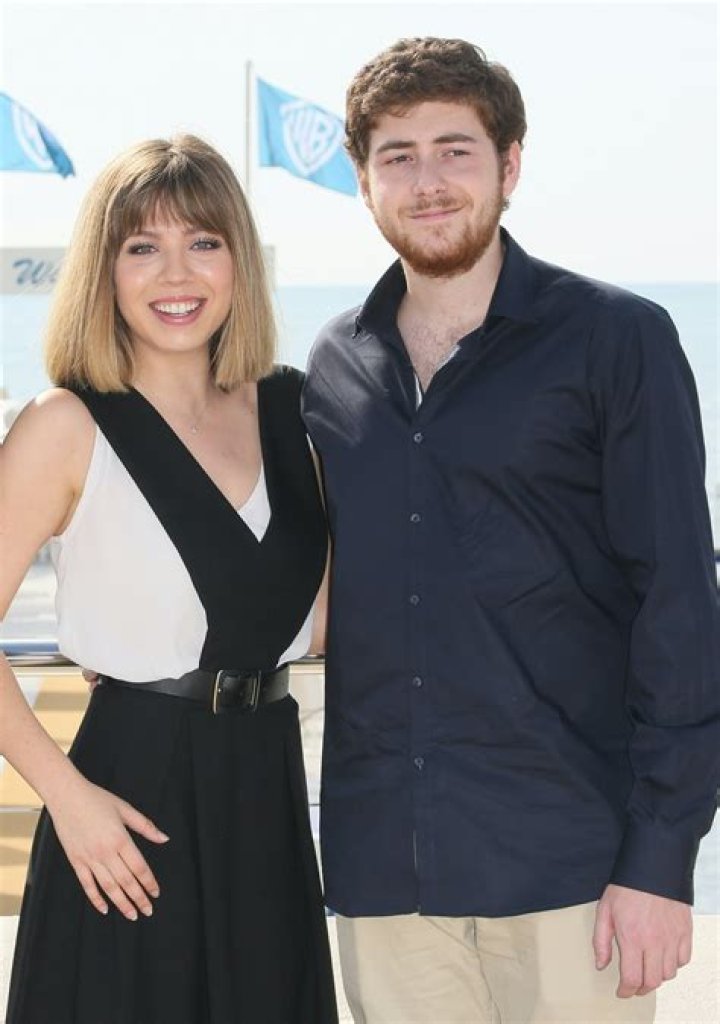 Jennette McCurdy In Hawaii With Paul Glaser! See The Latest TMZ Photos