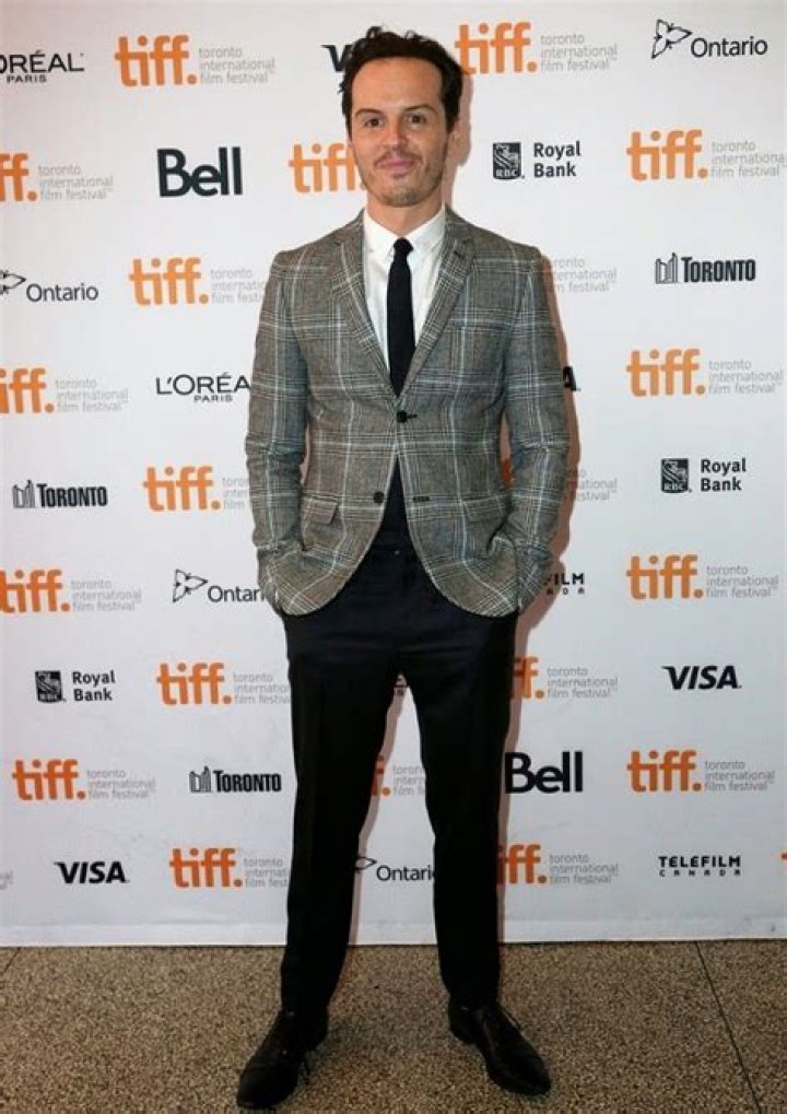 Know Andrew Scott Height In Feet: A Quick Guide