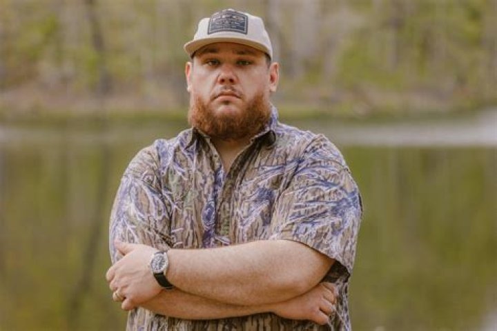 Luke Combs Stature: Uncovering His Weight And Height