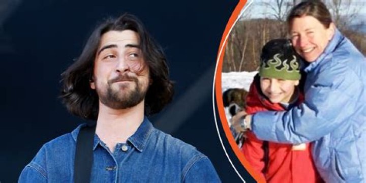 Noah Kahan's Love Life: Unveiling His Girlfriend In 2024