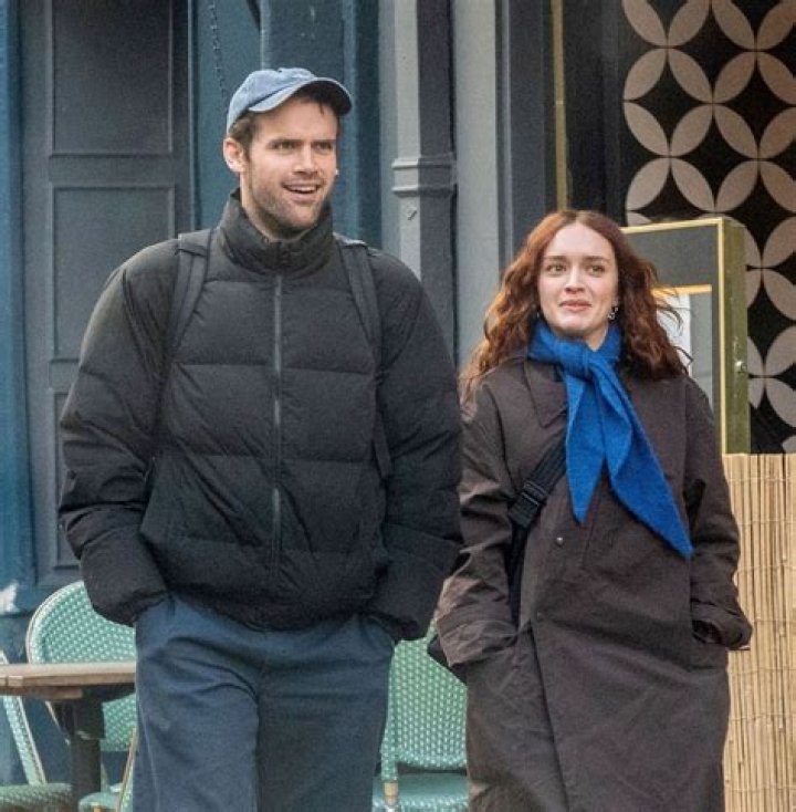 Olivia Cooke Out with her boyfriend Christopher Abbott in Paris07