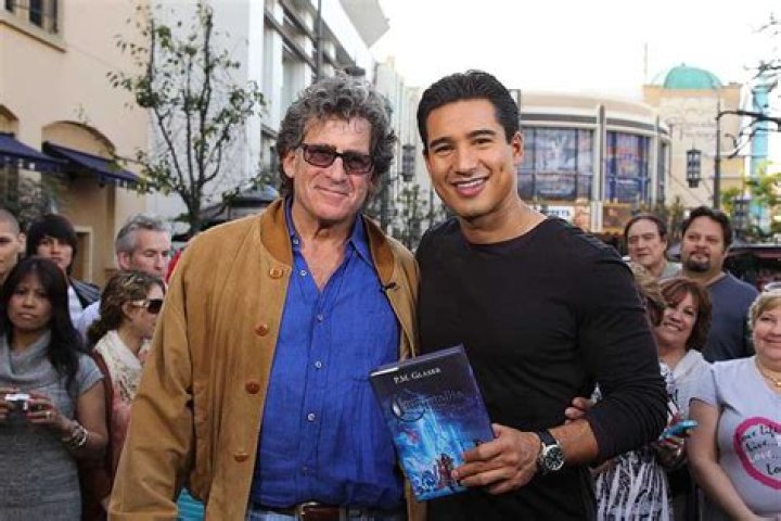 Paul Glaser And Jennette McCurdy Embark On A Hawaiian Odyssey