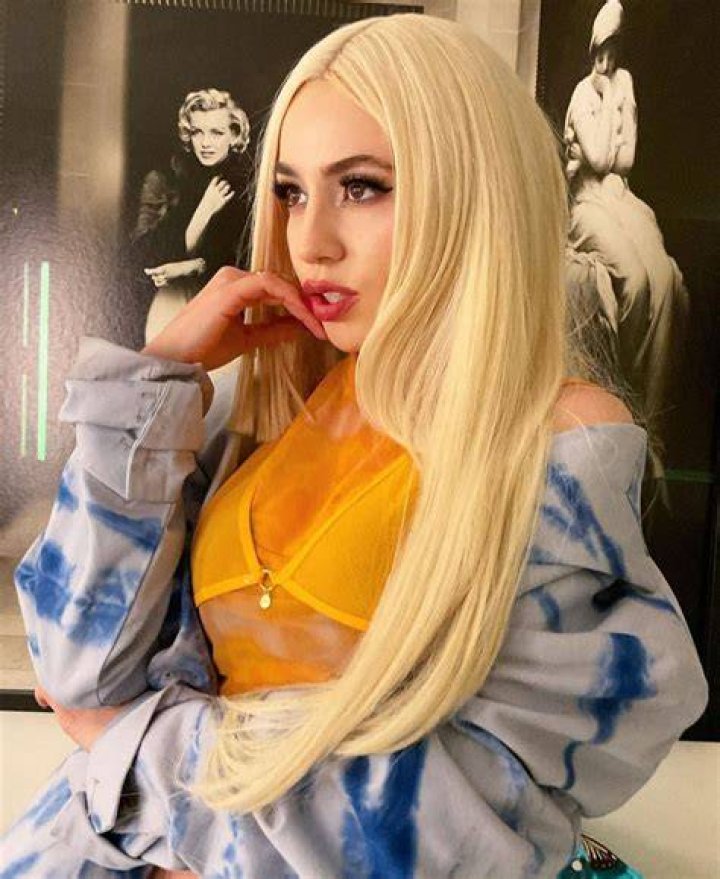 Pin by on ava max Ava max, Ava max hair, Singers female