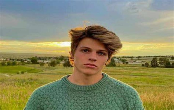 Sam Dezz biography, wiki, age, net worth, girlfriend, net worth and