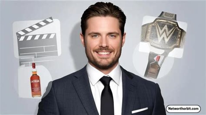 Stephen Amell Bio, Net Worth, Married, Wife, Children, Brother, Family, Parents, Nationality