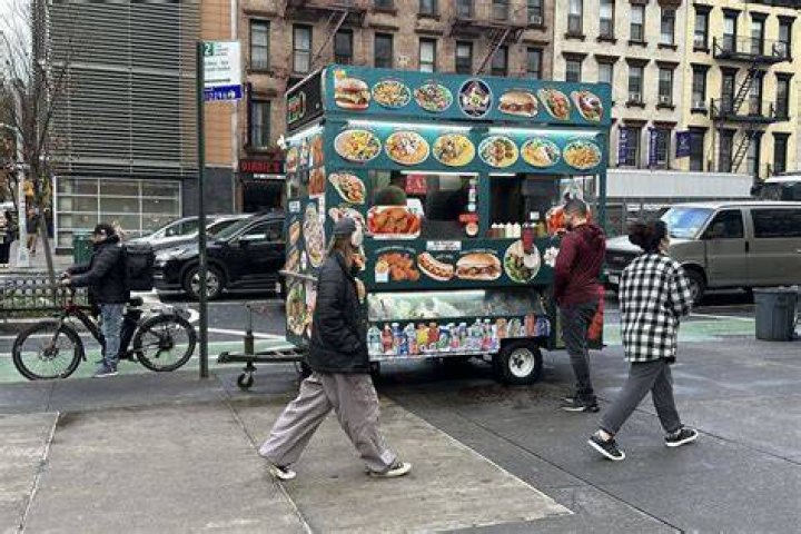 Stuart Seldowitz harasses halal cart vendor, says killing of 4,000