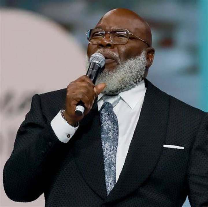 TD Jakes' Wife of 38 Years Serita Stuns in a Yellow Outfit See