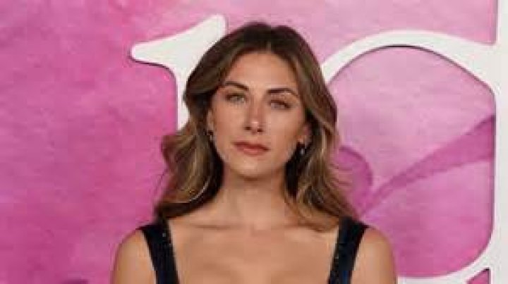 Uncovering The Enigmatic Mel In Shameless: A Character Exploration