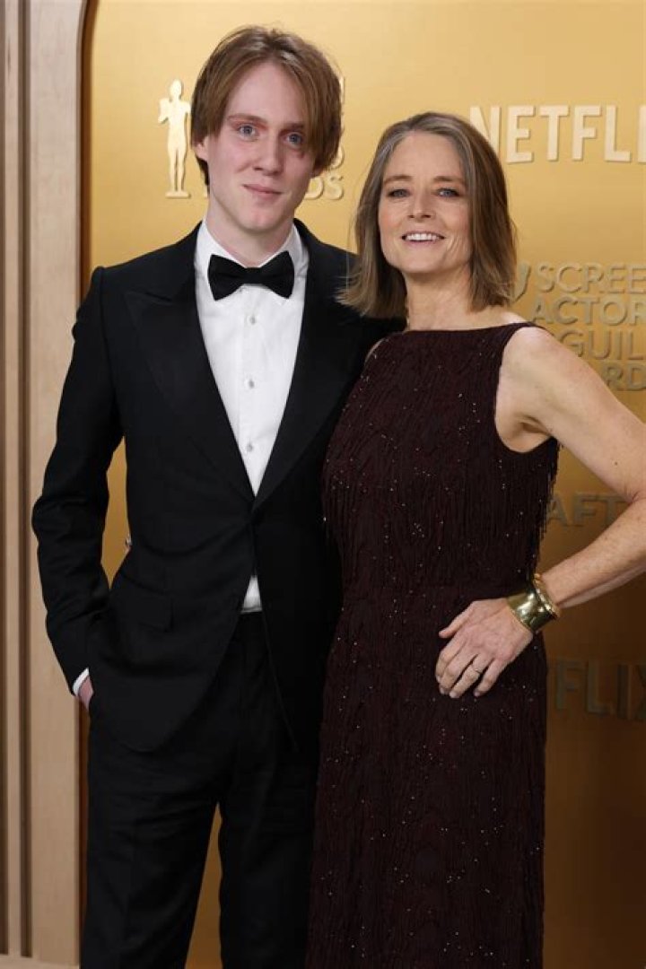 Unveiling Jodie Foster's Height: Insights And Surprising Revelations