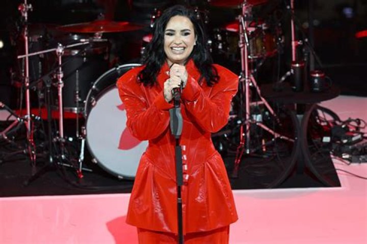Unveiling The Allure Of "Hot Demi Lovato": Discoveries And Insights