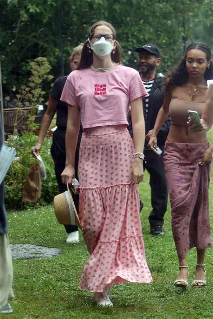 Why Does Violet Affleck Always Wear a Mask Animascorp